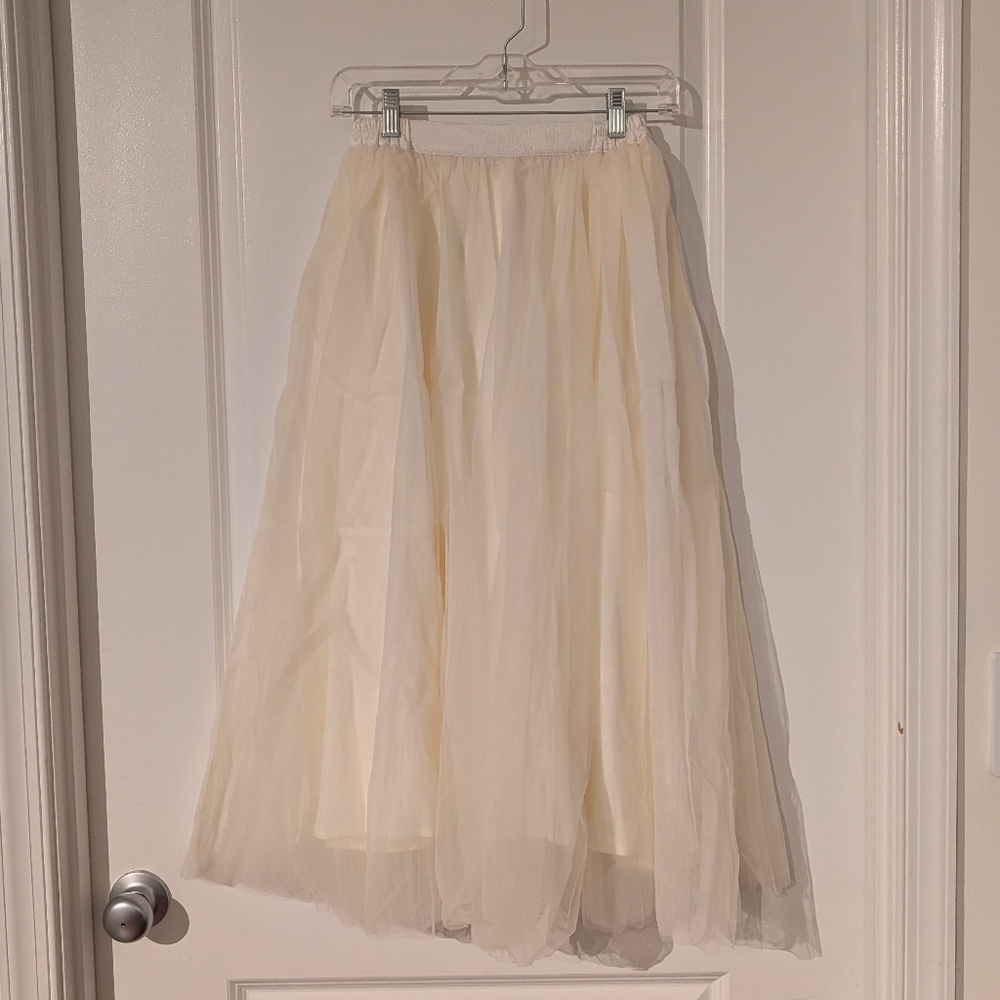 Cream Tulle Skirt (NWOT)